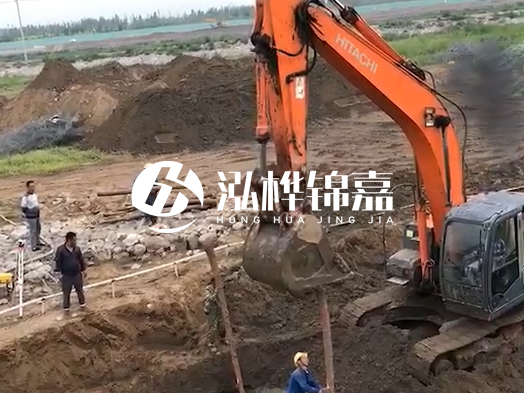 松木樁批發(fā)廠家泓樺錦嘉 - 生態(tài)河道木樁施工需要注意什么？